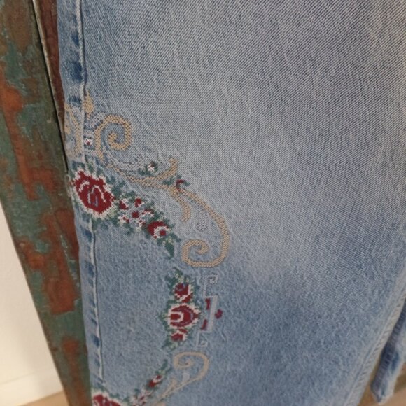 Urban Outfitters BDG Kayla Embroidered Jean Size 33 NWOT - Picture 9 of 11
